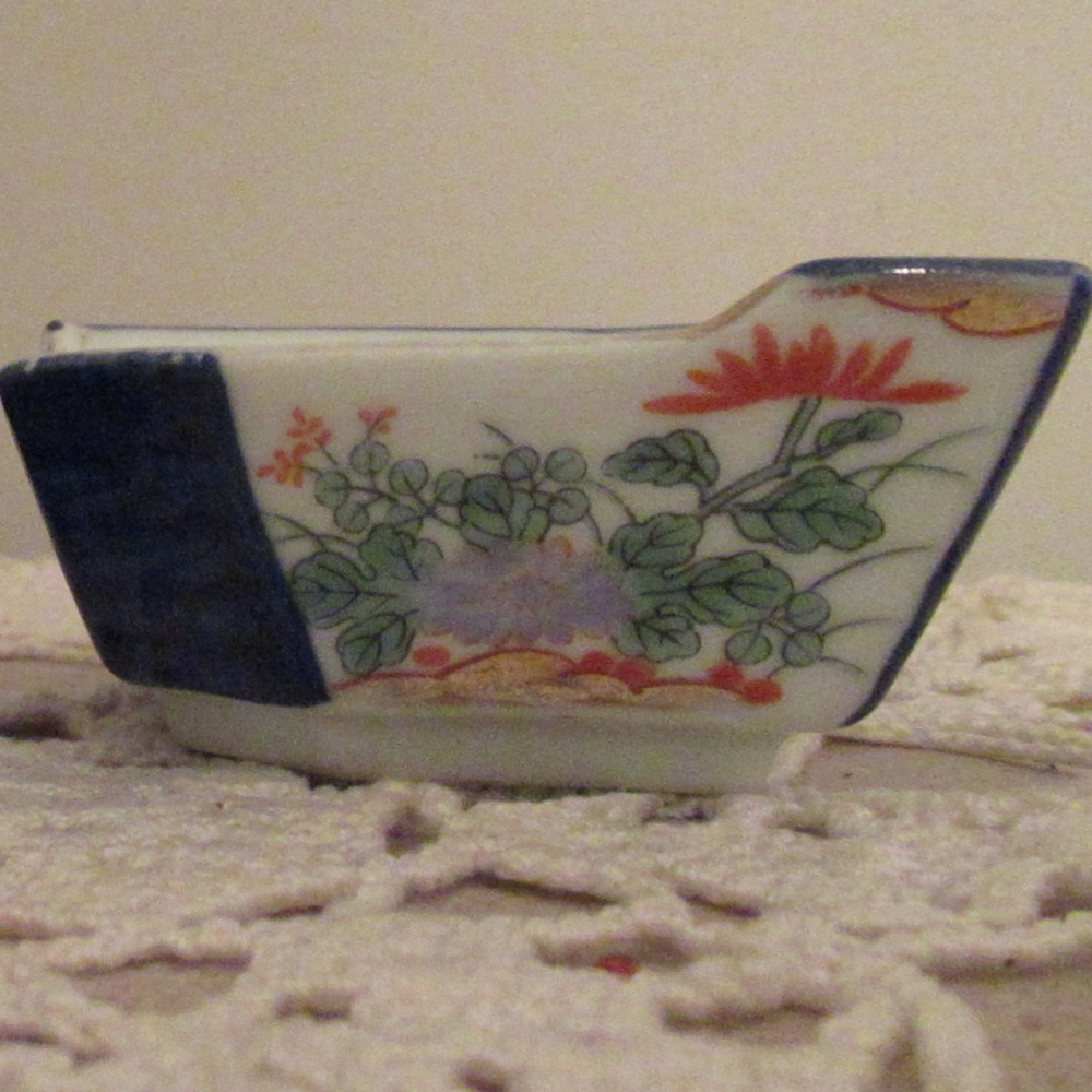 2 Hexagon shaped Japanese Imari dishes